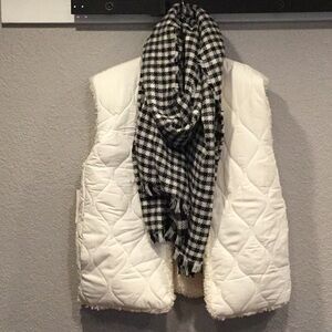 Reversible Quilted Sherpa Vest Size Large